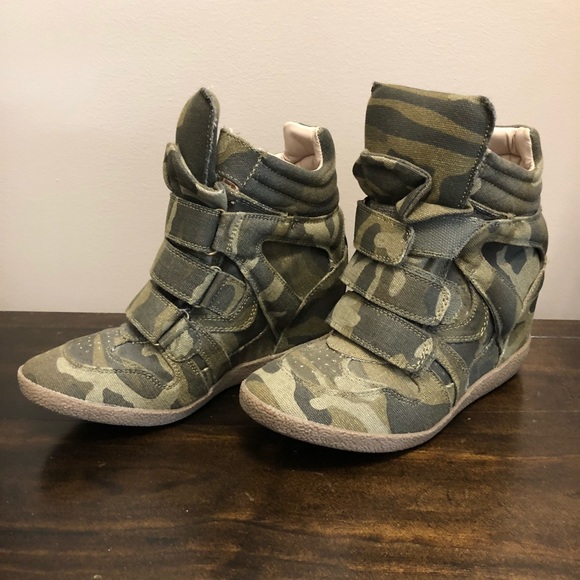 Steve Madden Shoes - Steve Madden High top wedge shoe